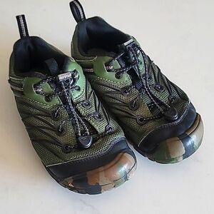 KEEN HIKING WATER RESISTANT SHOES - BOYS SIZE 1